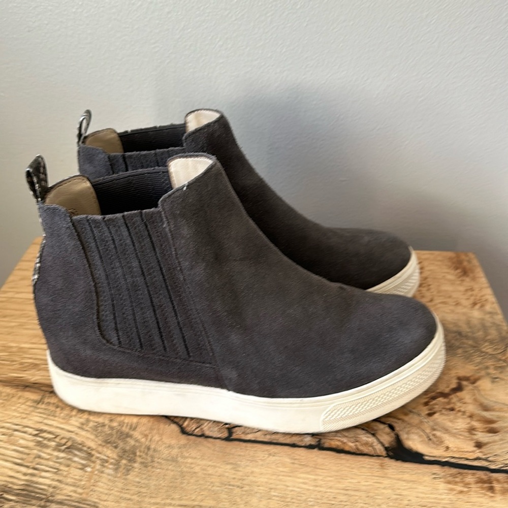 Dolce Vita women’s bootie size 8.5. Slate blue.